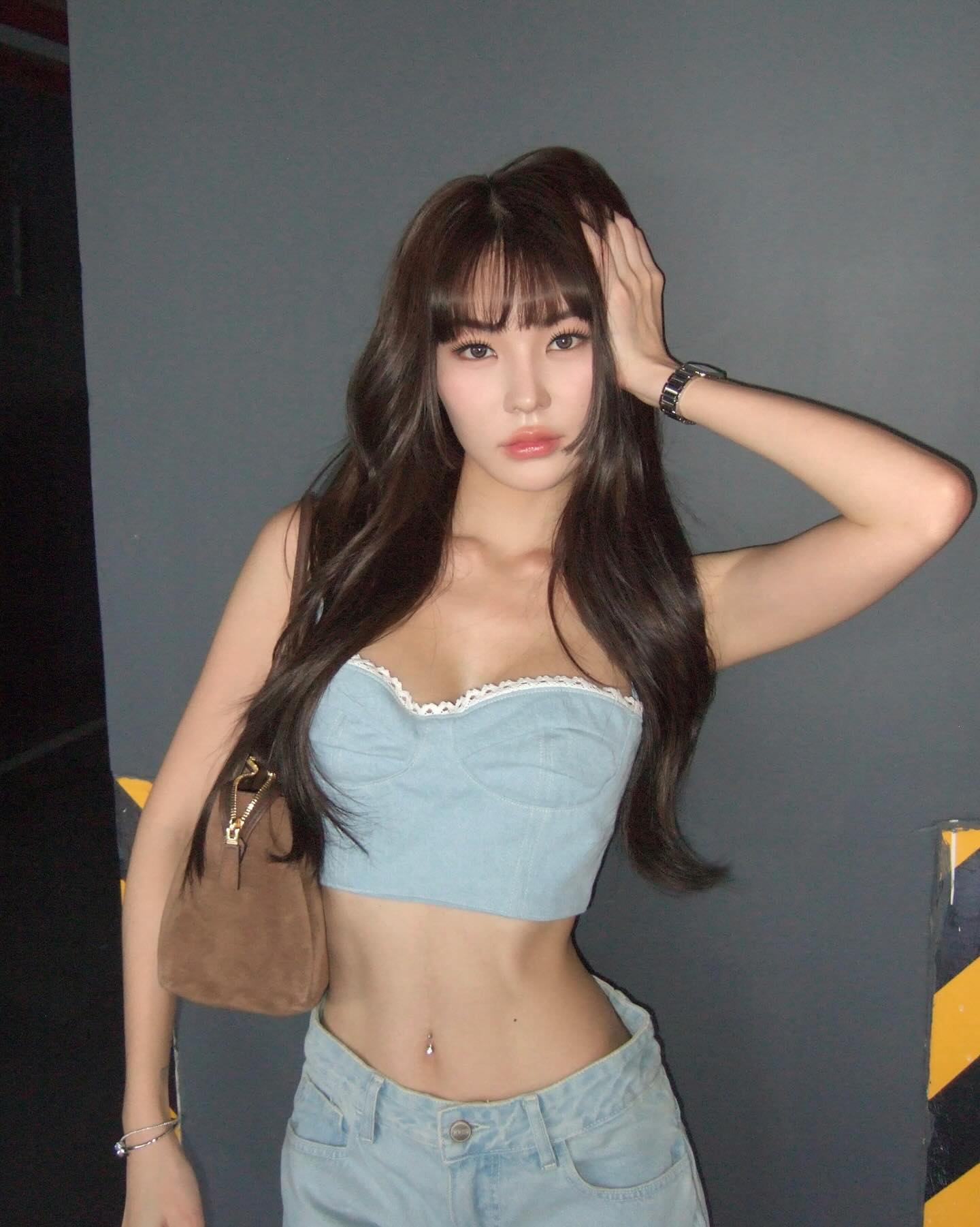 กระปุก พลอยนิรา