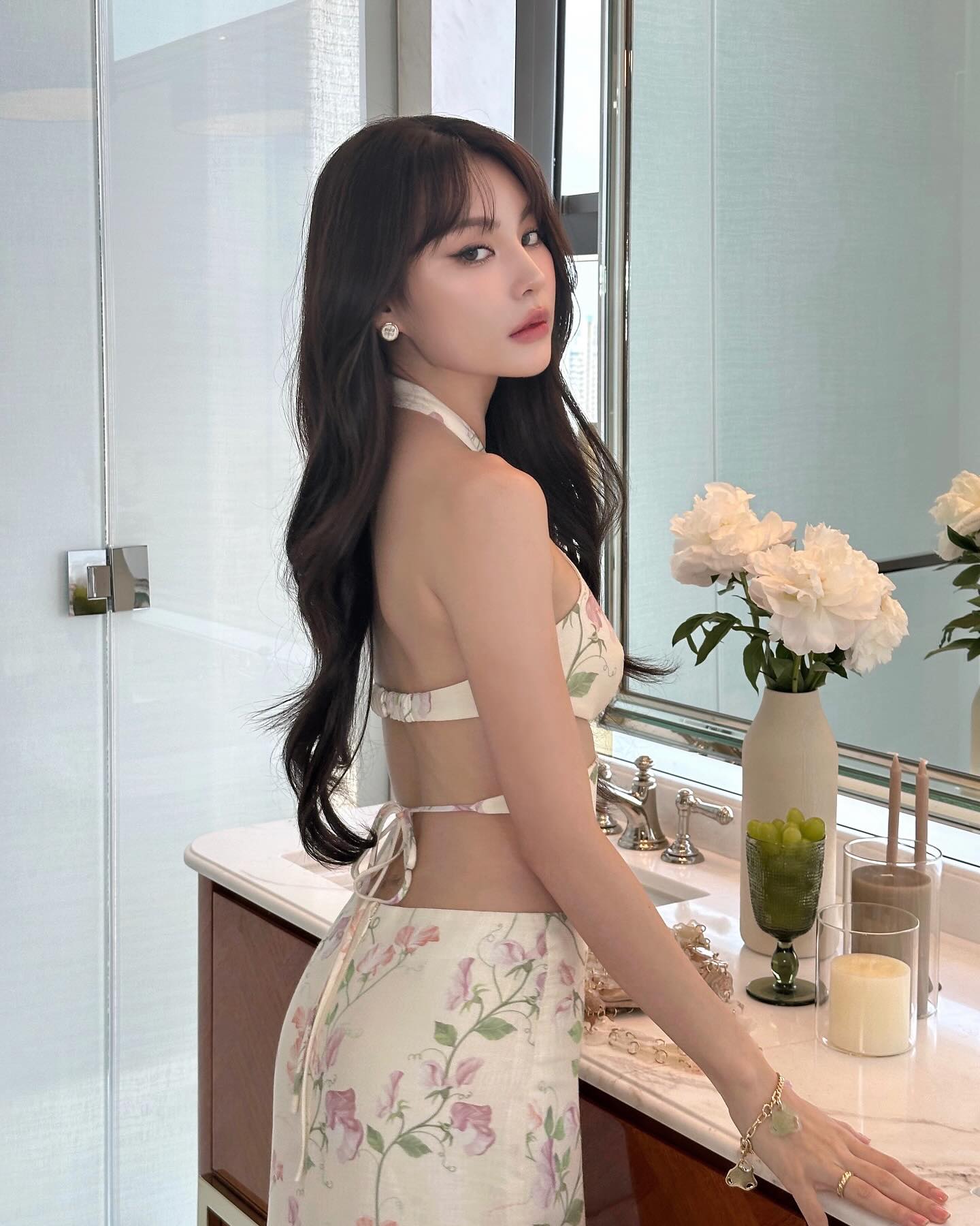 กระปุก พลอยนิรา