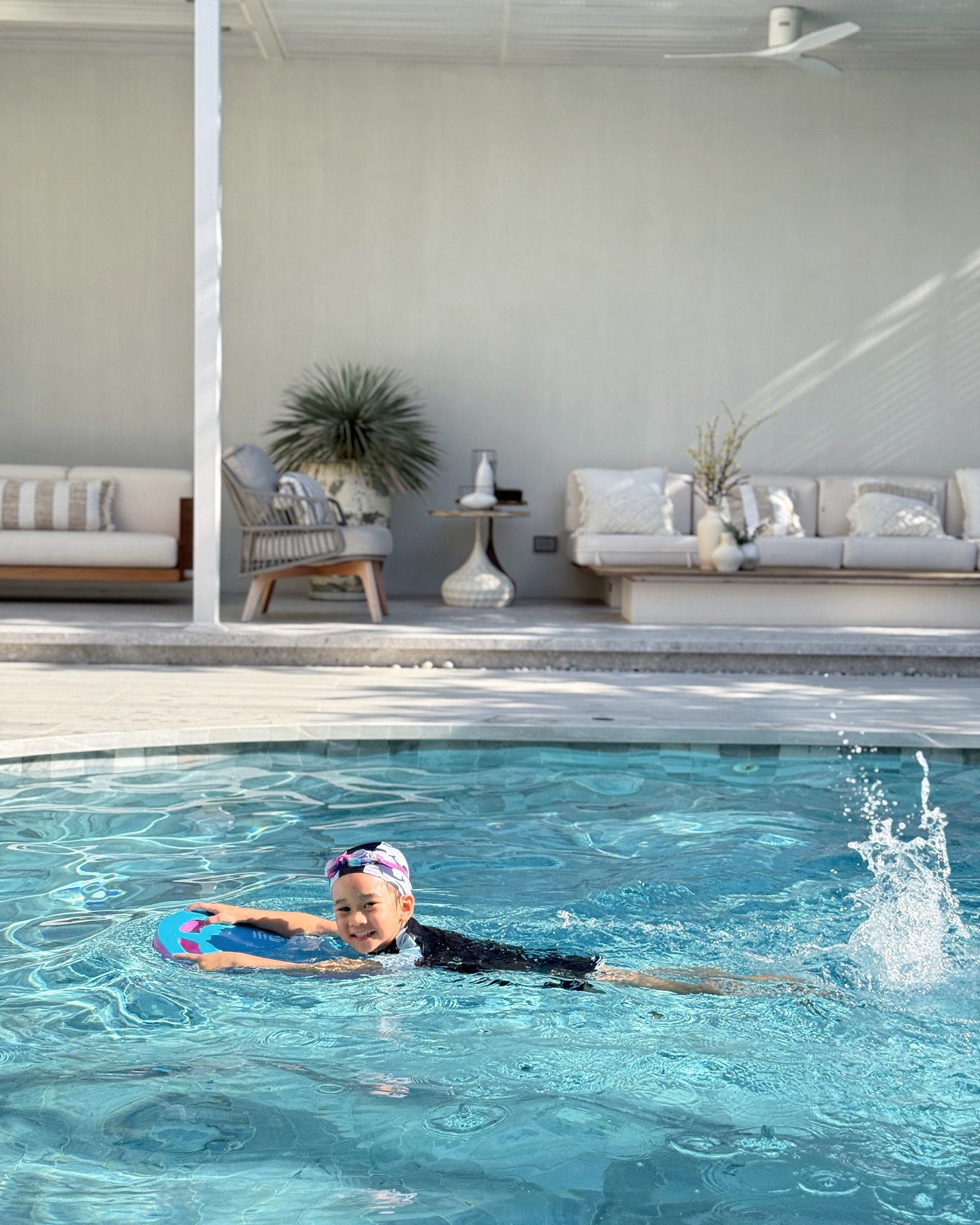 เนย โชติกา