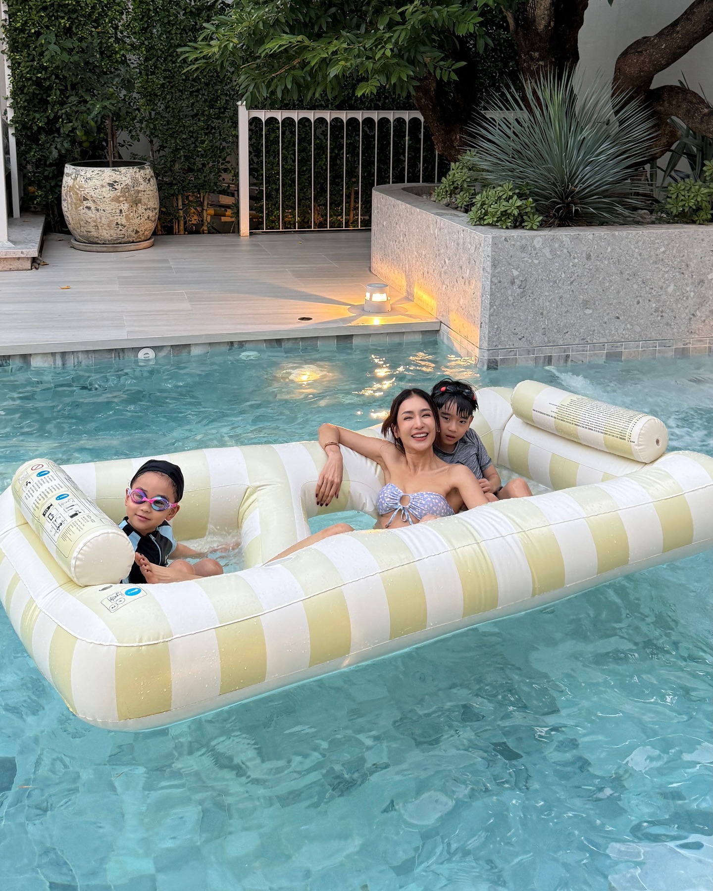 เนย โชติกา