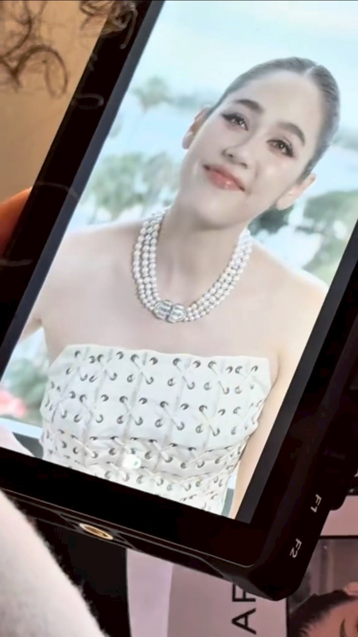 ชมพู่ อารยา