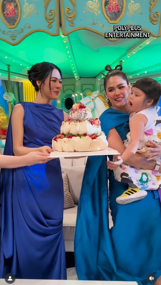 ชมพู่ อารยา