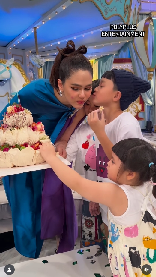 ชมพู่ อารยา