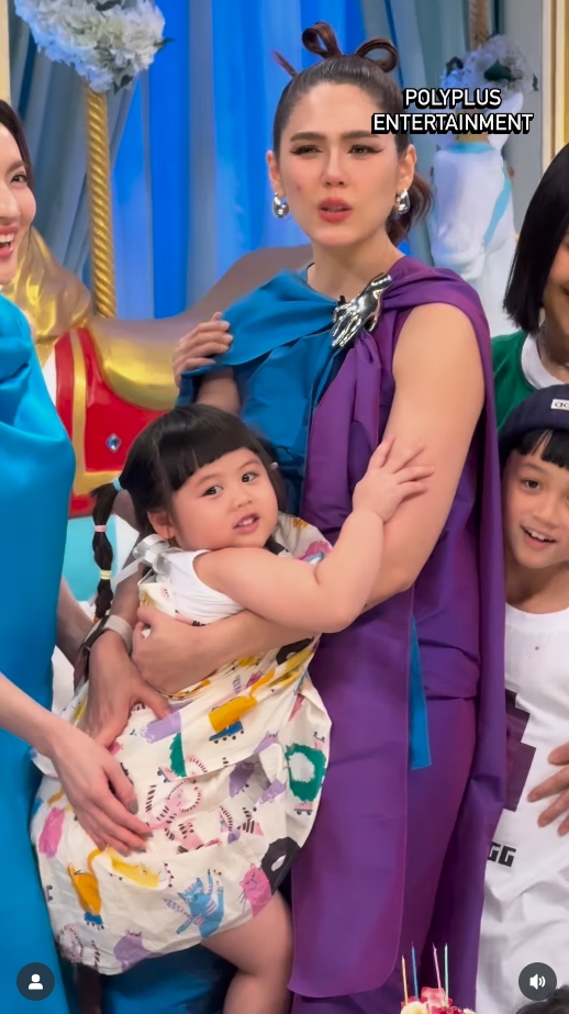 ชมพู่ อารยา