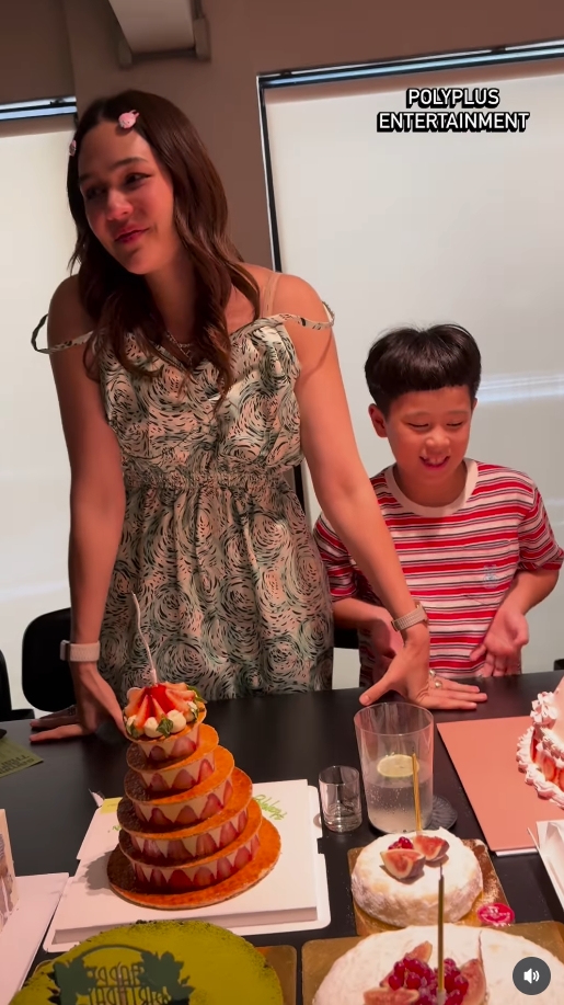 ชมพู่ อารยา