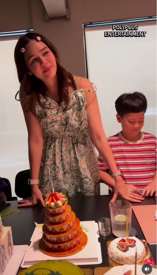 ชมพู่ อารยา