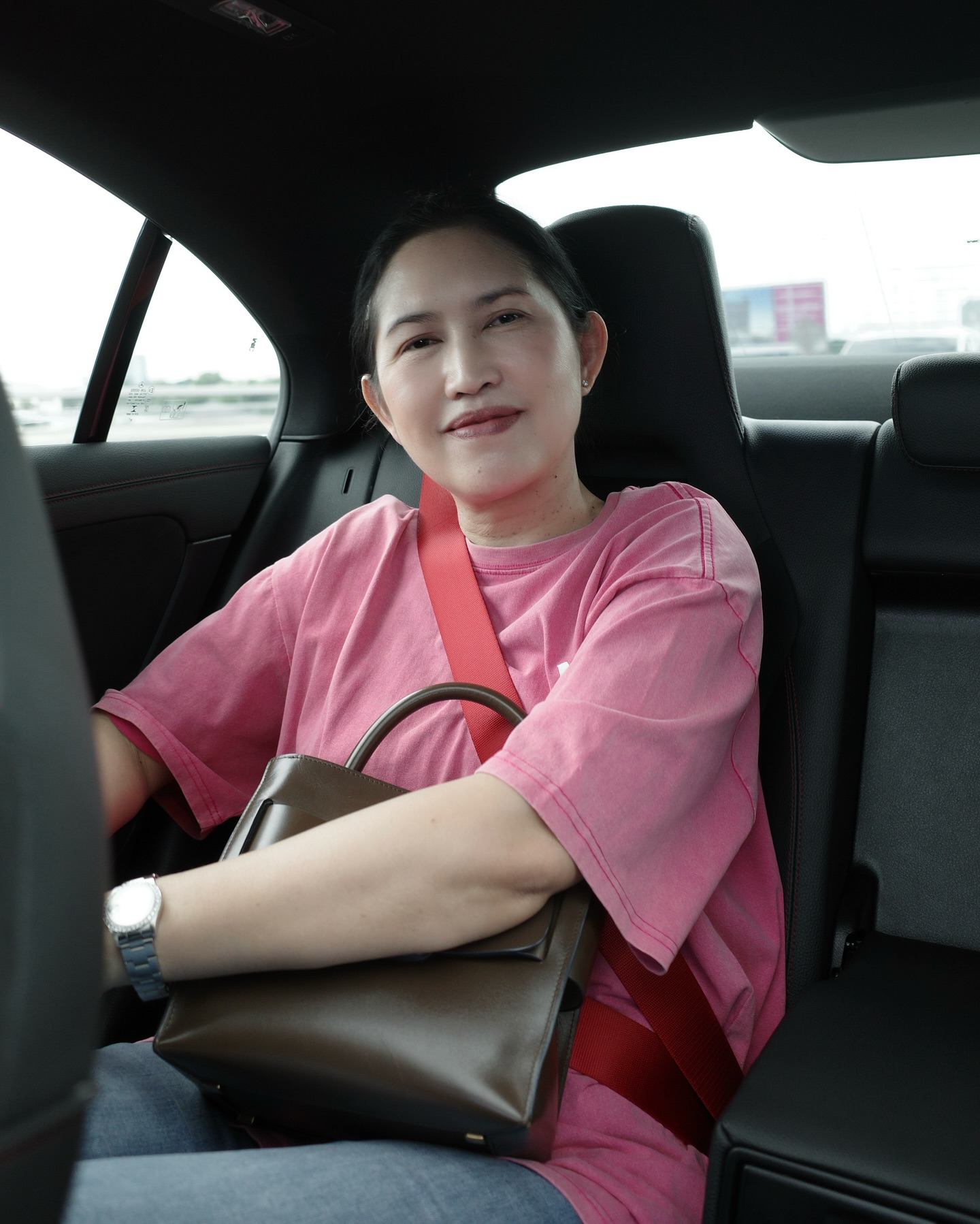 เบสท์ รักษ์วนีย์