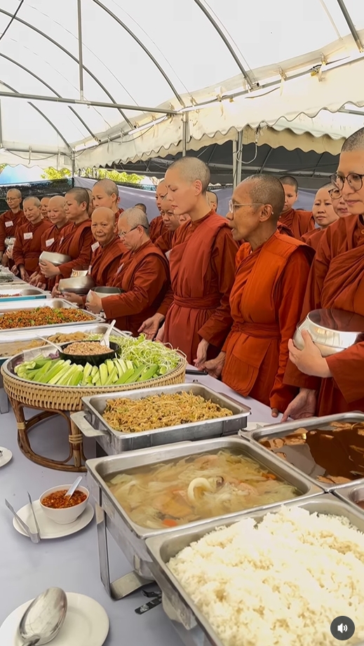 สามเณรีเจนี่