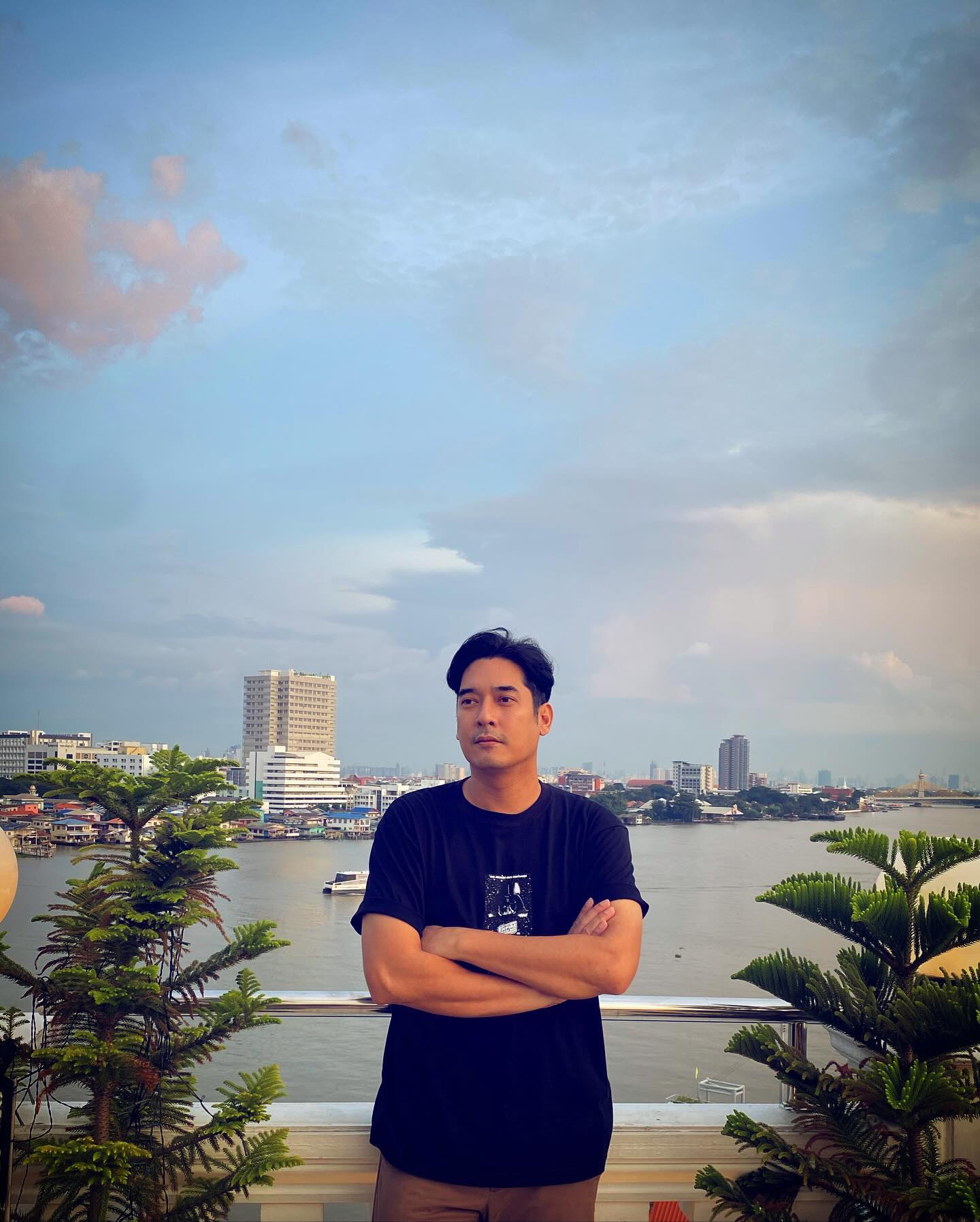 วี วีรภาพ