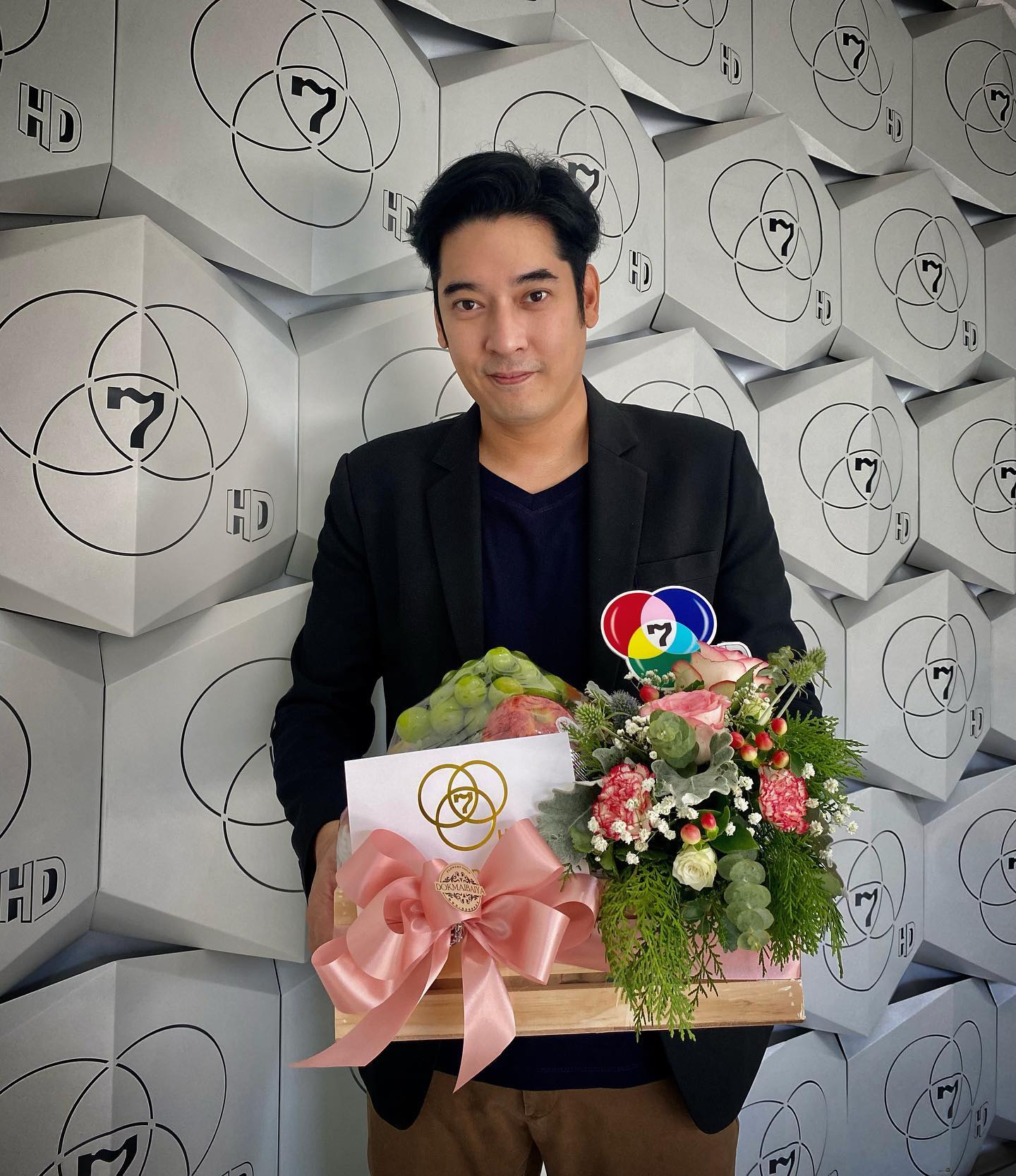 วี วีรภาพ