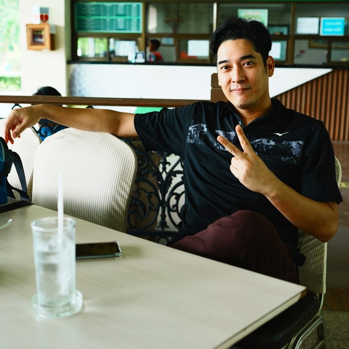 วี วีรภาพ