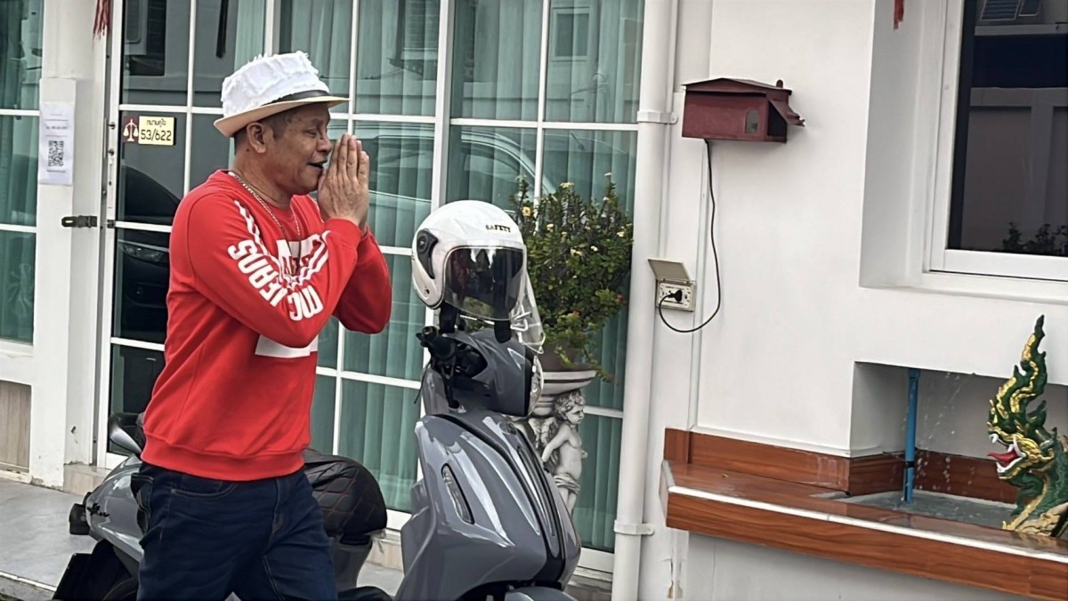 นนทบุรี นักร้องดังร้องมูลนิธิรณณรงค์ ยันไม่ได้ส่วนแบ่ง 70/30 % จากวัดพระบาทน้ำพุ เมื่อวันที่ 26 สิงหาคม 68 ที่มูลนิธิรณรงค์ทวงคืนความยุติธรรมในสังคมถนนแจ้งวัฒนะ ตำบลบางตลาด อำเภอปากเกร็ด จังหวัดนนทบุรี นายสุขสันต์วันสว่าง อายุ 63 ปี นักร้องลูกทุ่งชื่อดังแ