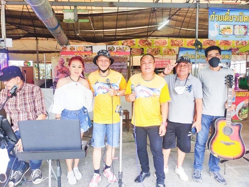 นนทบุรี นักร้องดังร้องมูลนิธิรณณรงค์ ยันไม่ได้ส่วนแบ่ง 70/30 % จากวัดพระบาทน้ำพุ เมื่อวันที่ 26 สิงหาคม 68 ที่มูลนิธิรณรงค์ทวงคืนความยุติธรรมในสังคมถนนแจ้งวัฒนะ ตำบลบางตลาด อำเภอปากเกร็ด จังหวัดนนทบุรี นายสุขสันต์วันสว่าง อายุ 63 ปี นักร้องลูกทุ่งชื่อดังแ