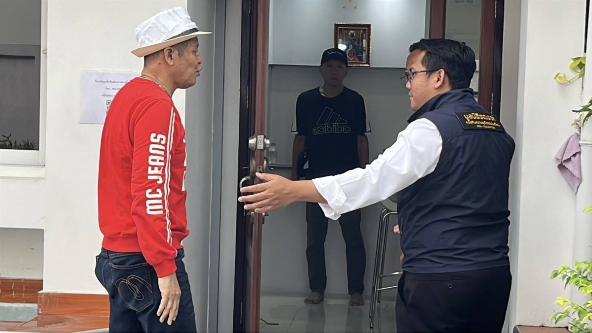 นนทบุรี นักร้องดังร้องมูลนิธิรณณรงค์ ยันไม่ได้ส่วนแบ่ง 70/30 % จากวัดพระบาทน้ำพุ เมื่อวันที่ 26 สิงหาคม 68 ที่มูลนิธิรณรงค์ทวงคืนความยุติธรรมในสังคมถนนแจ้งวัฒนะ ตำบลบางตลาด อำเภอปากเกร็ด จังหวัดนนทบุรี นายสุขสันต์วันสว่าง อายุ 63 ปี นักร้องลูกทุ่งชื่อดังแ