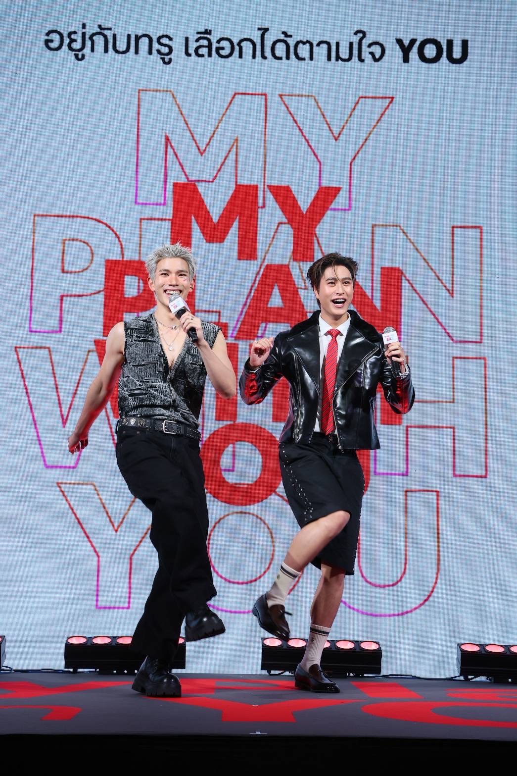 คู่จิ้นสุดฮอต “เจมีไนน์–โฟร์ท” ร่วมครอบครัวทรูดีแทค 5G