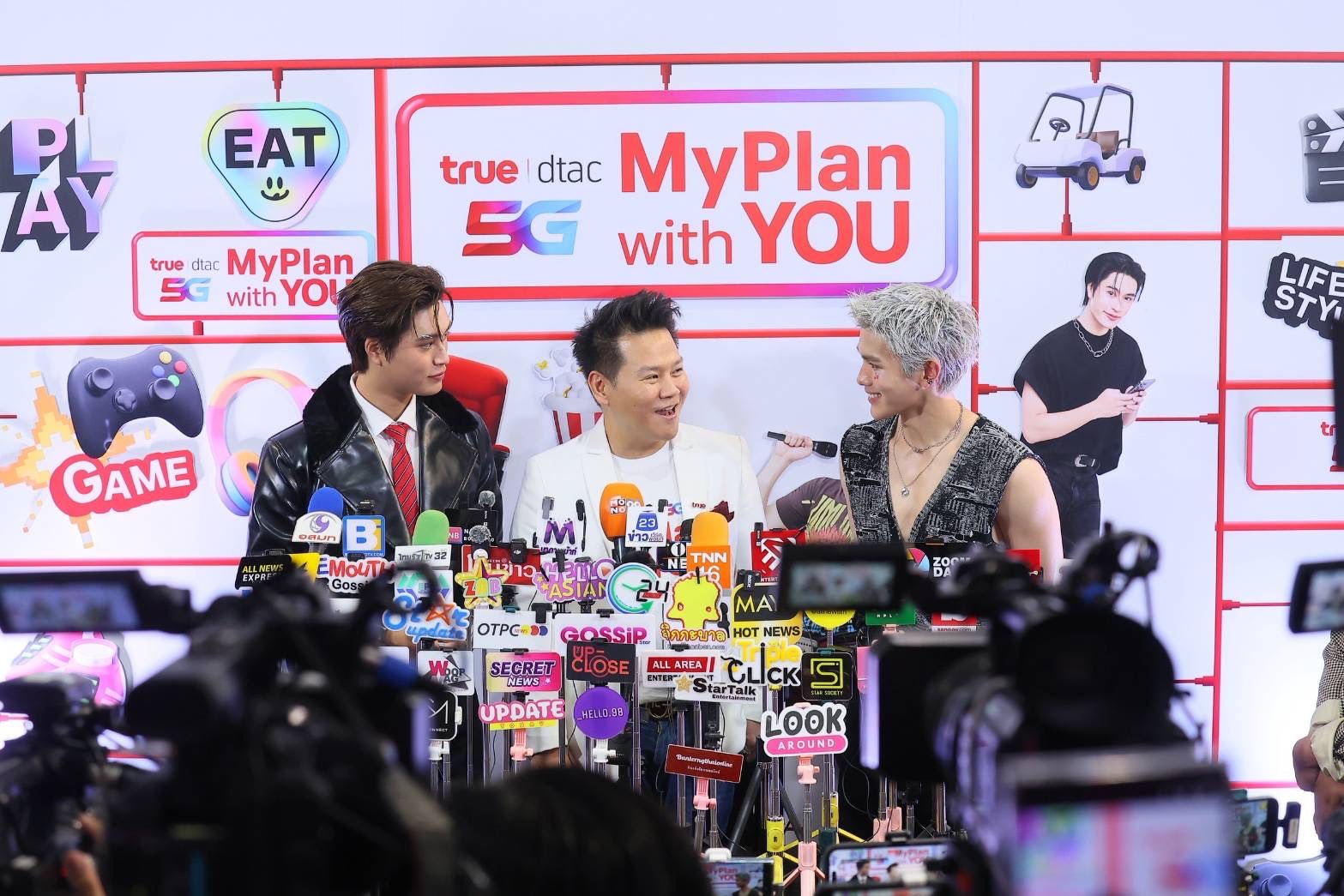 คู่จิ้นสุดฮอต “เจมีไนน์–โฟร์ท” ร่วมครอบครัวทรูดีแทค 5G