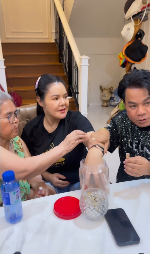 ฮาย อาภาพร