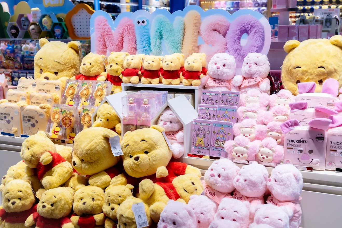 “จั๋ง-เน PERSES” ปล่อยเสน่ห์ทำใจฟู ในงาน Grand Opening สาขาใหม่ MINISO ที่ ICONSIAM!