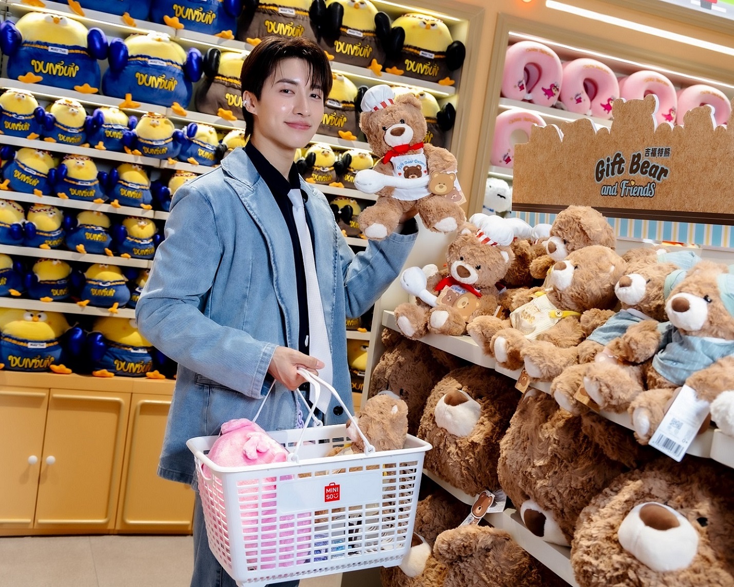 “จั๋ง-เน PERSES” ปล่อยเสน่ห์ทำใจฟู ในงาน Grand Opening สาขาใหม่ MINISO ที่ ICONSIAM!