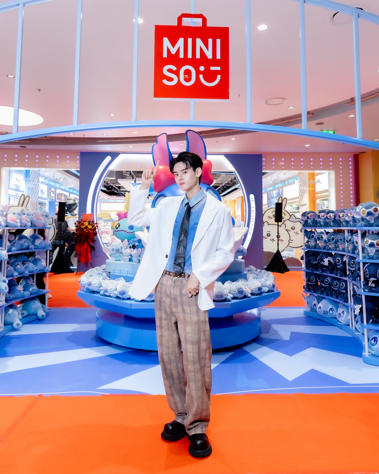 “จั๋ง-เน PERSES” ปล่อยเสน่ห์ทำใจฟู ในงาน Grand Opening สาขาใหม่ MINISO ที่ ICONSIAM!