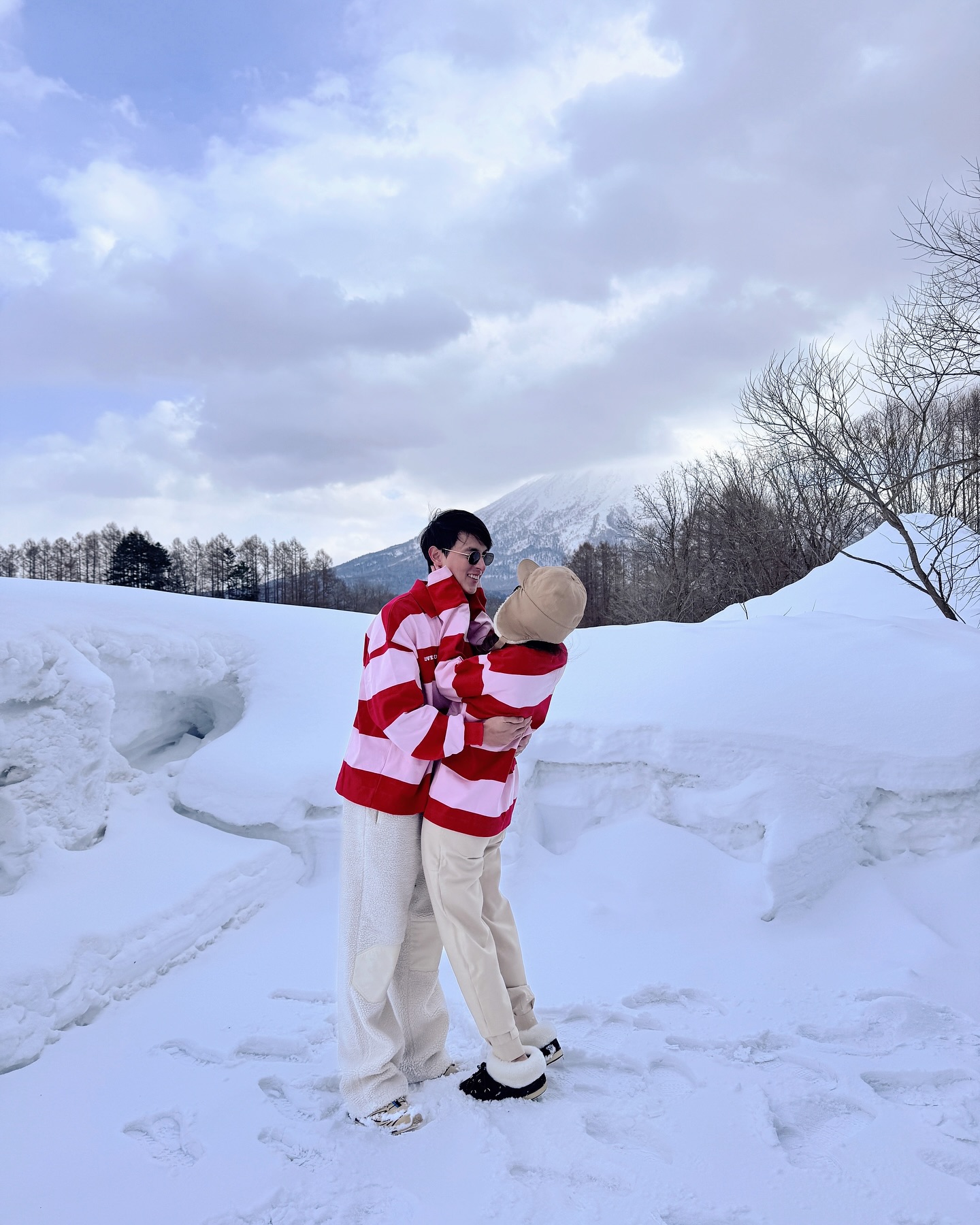 เจมส์ จิรายุ - โฟม เบญจมาศ