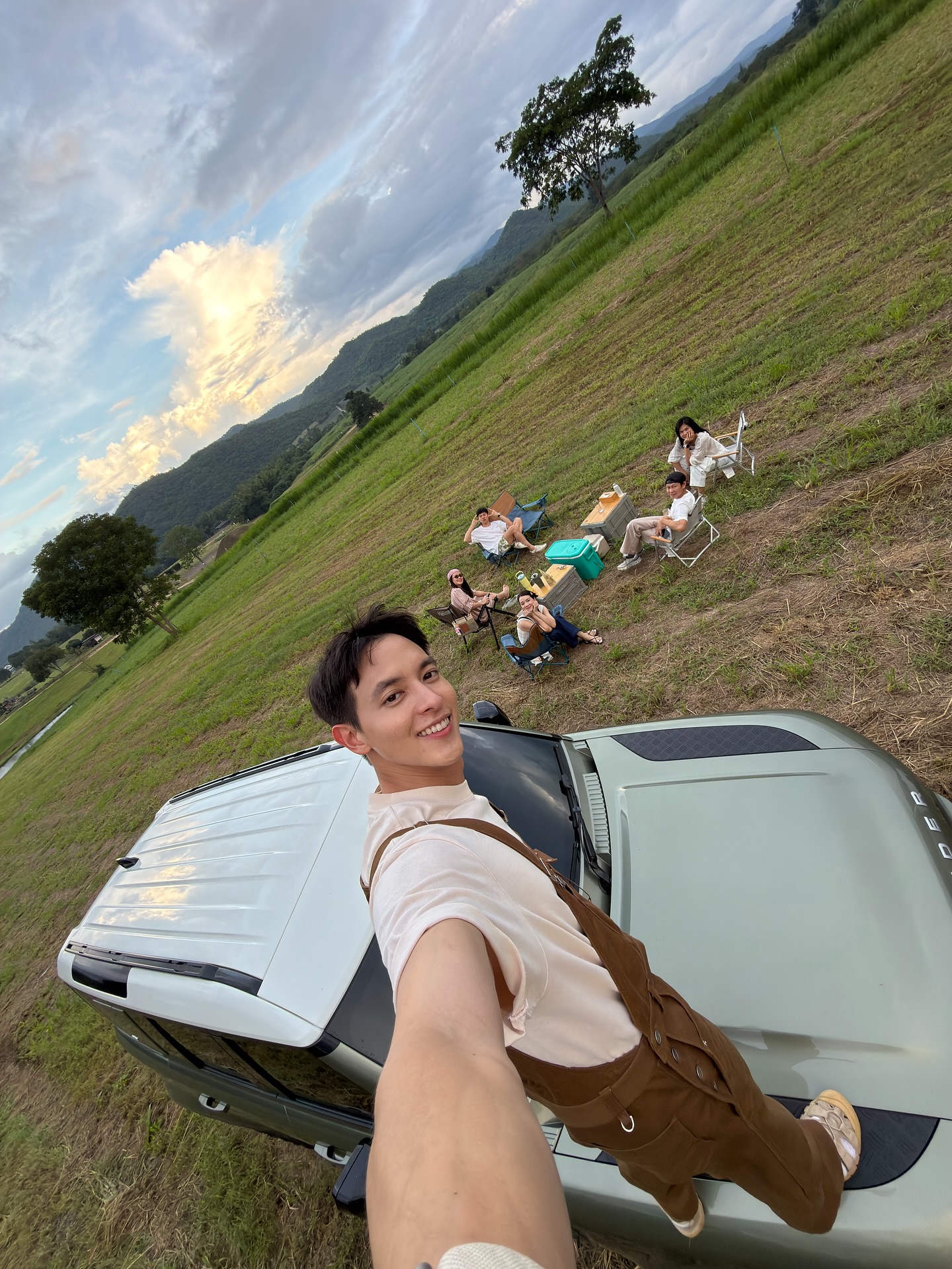 เจมส์ จิรายุ - โฟม เบญจมาศ