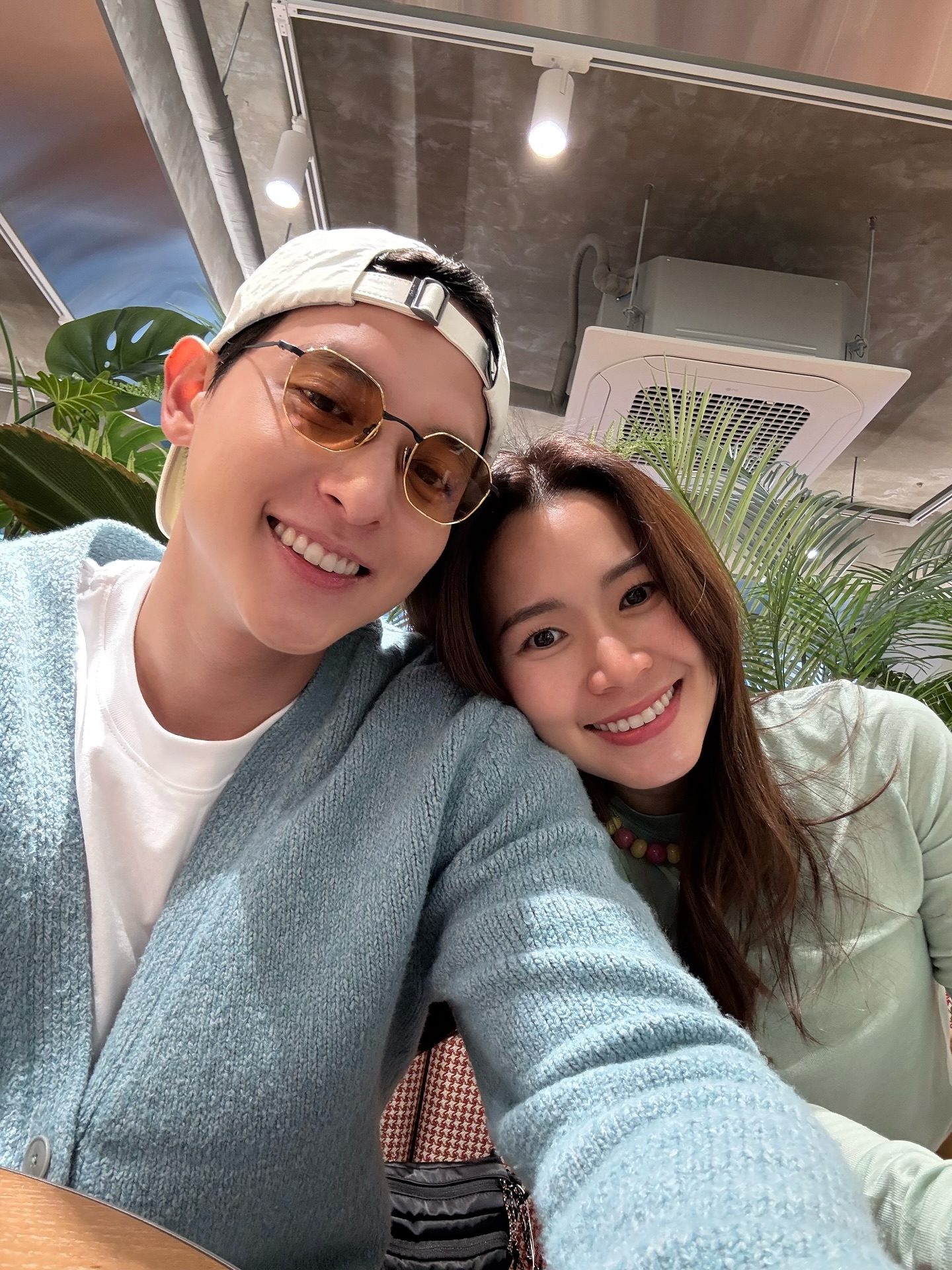 เจมส์ จิรายุ - โฟม เบญจมาศ