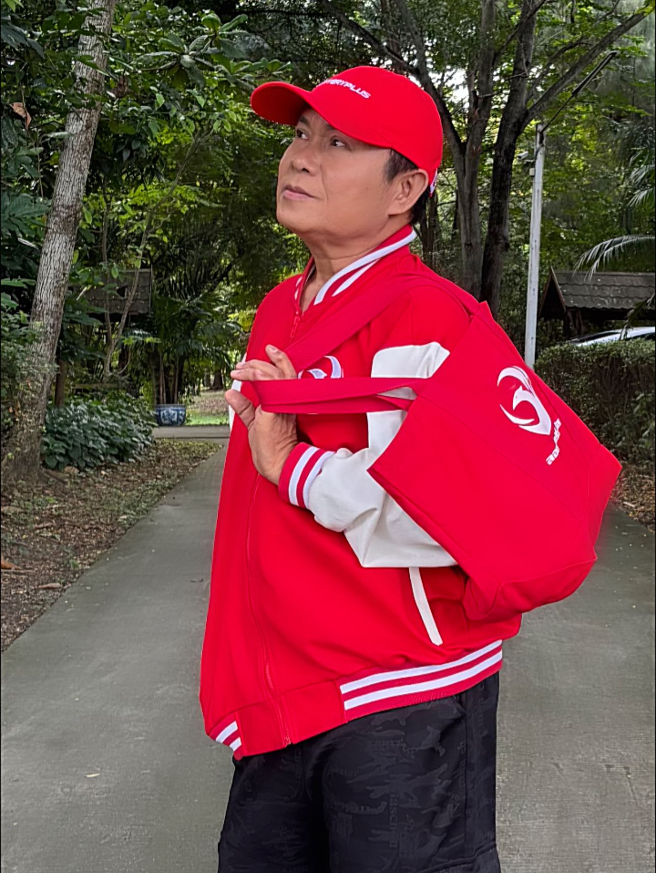 มนต์สิทธิ์ คำสร้อย