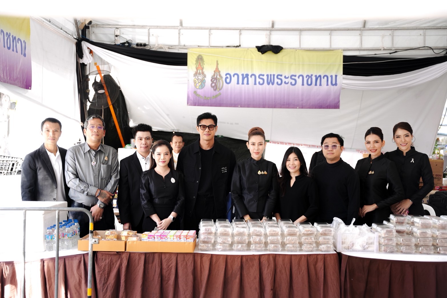 แมน การิน นำทีมจิตอาสารวมพลัง! ลงพื้นที่บริการประชาชนในช่วงไว้อาลัย