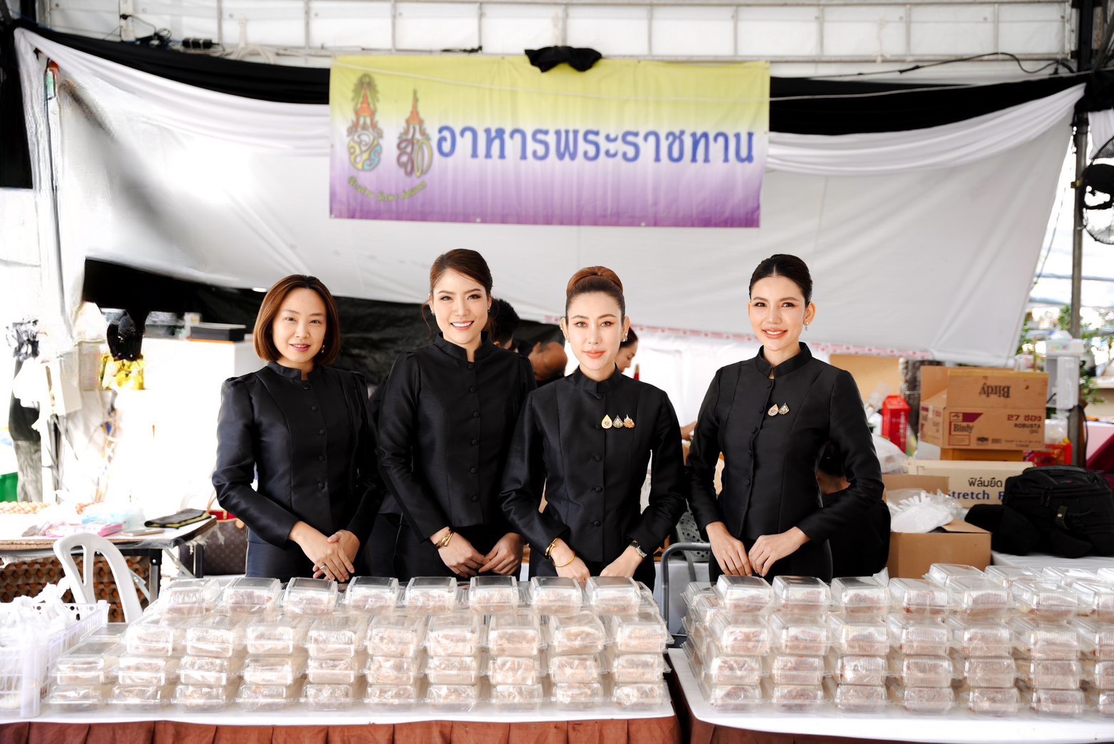 แมน การิน นำทีมจิตอาสารวมพลัง! ลงพื้นที่บริการประชาชนในช่วงไว้อาลัย