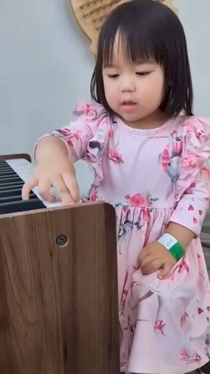 น้องเอลิเซีย