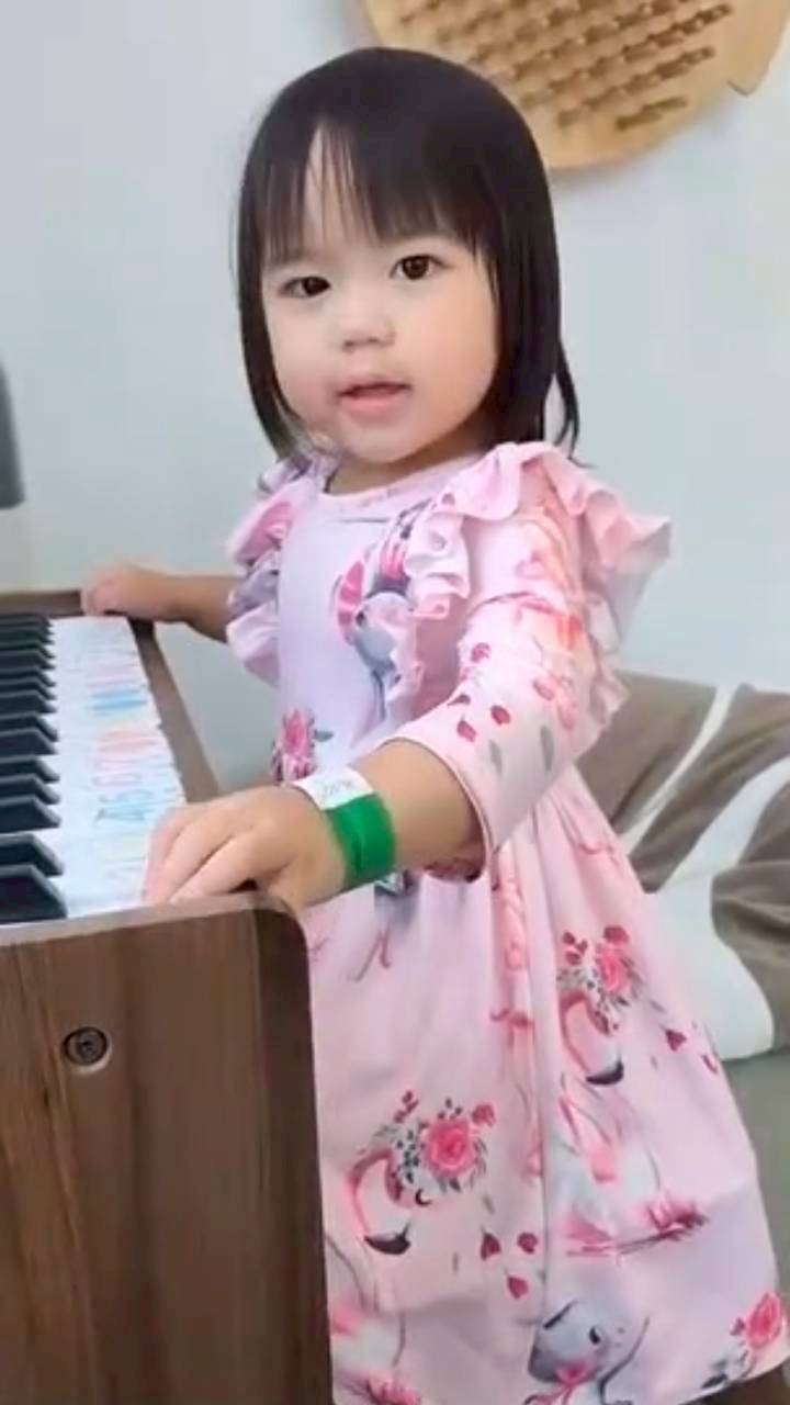 น้องเอลิเซีย