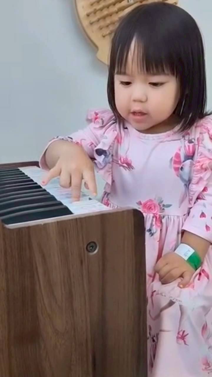 น้องเอลิเซีย