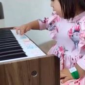 น้องเอลิเซีย