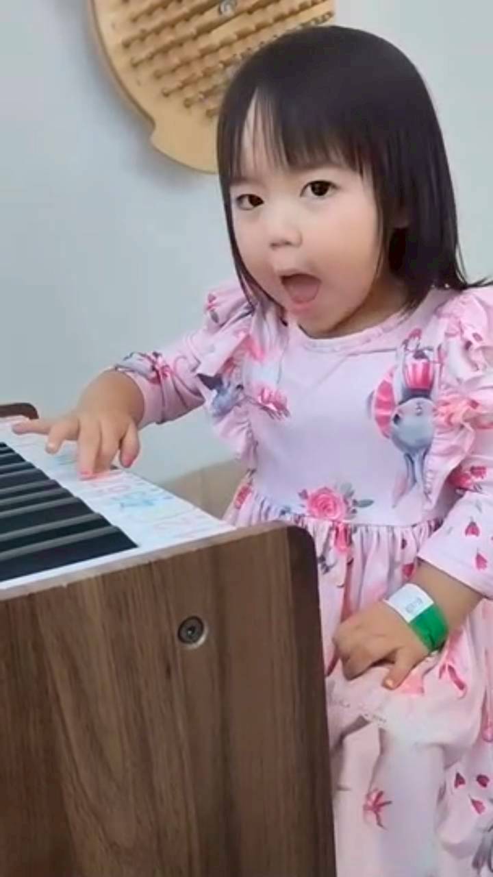 น้องเอลิเซีย