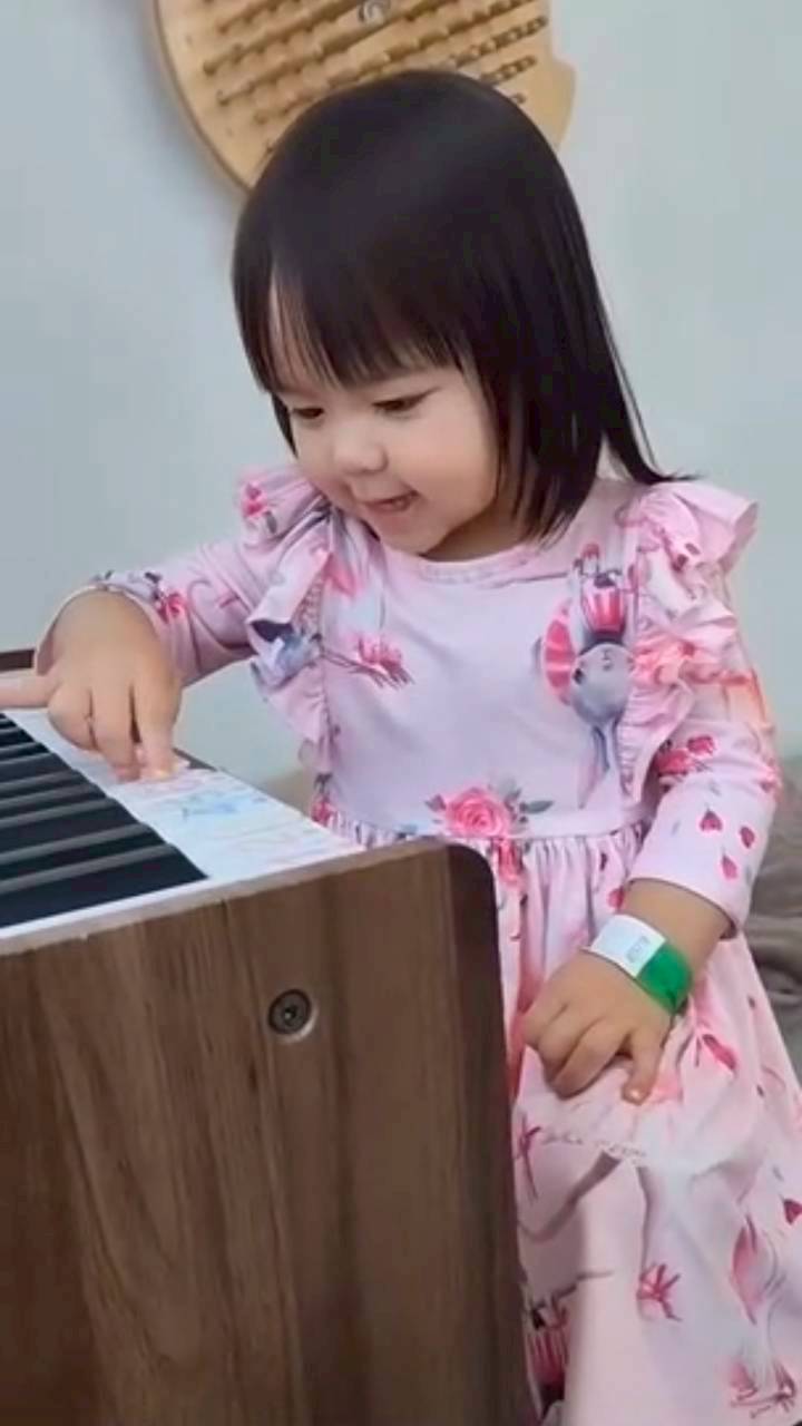 น้องเอลิเซีย