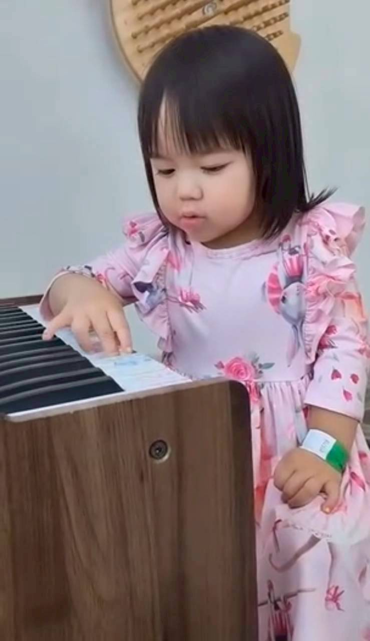 น้องเอลิเซีย