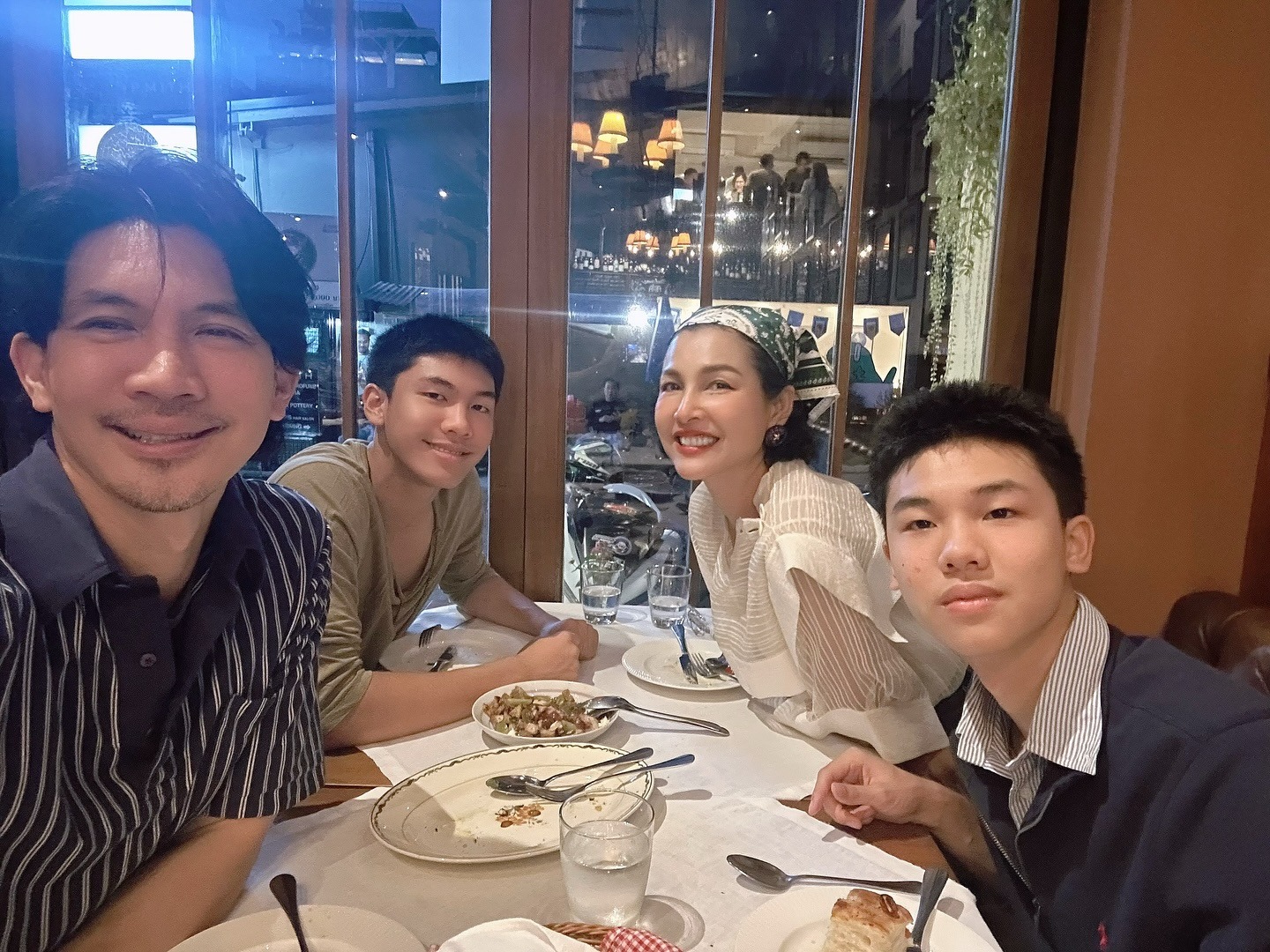 หน่อย บุษกร