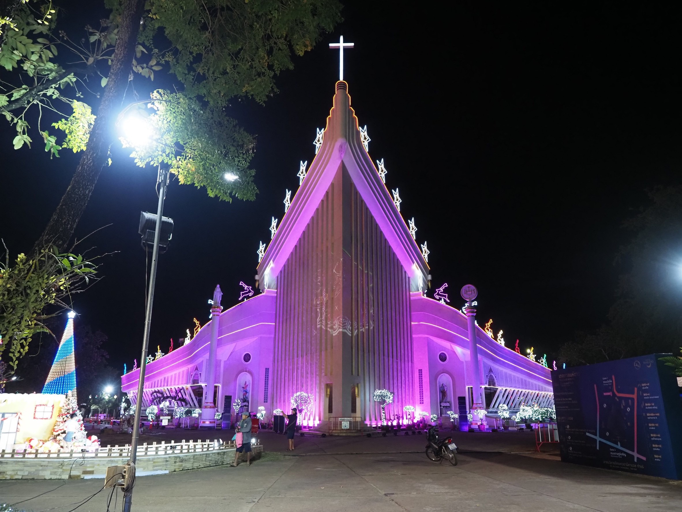 เทศกาลแห่ดาวคริสต์มาสท่าแร่ 