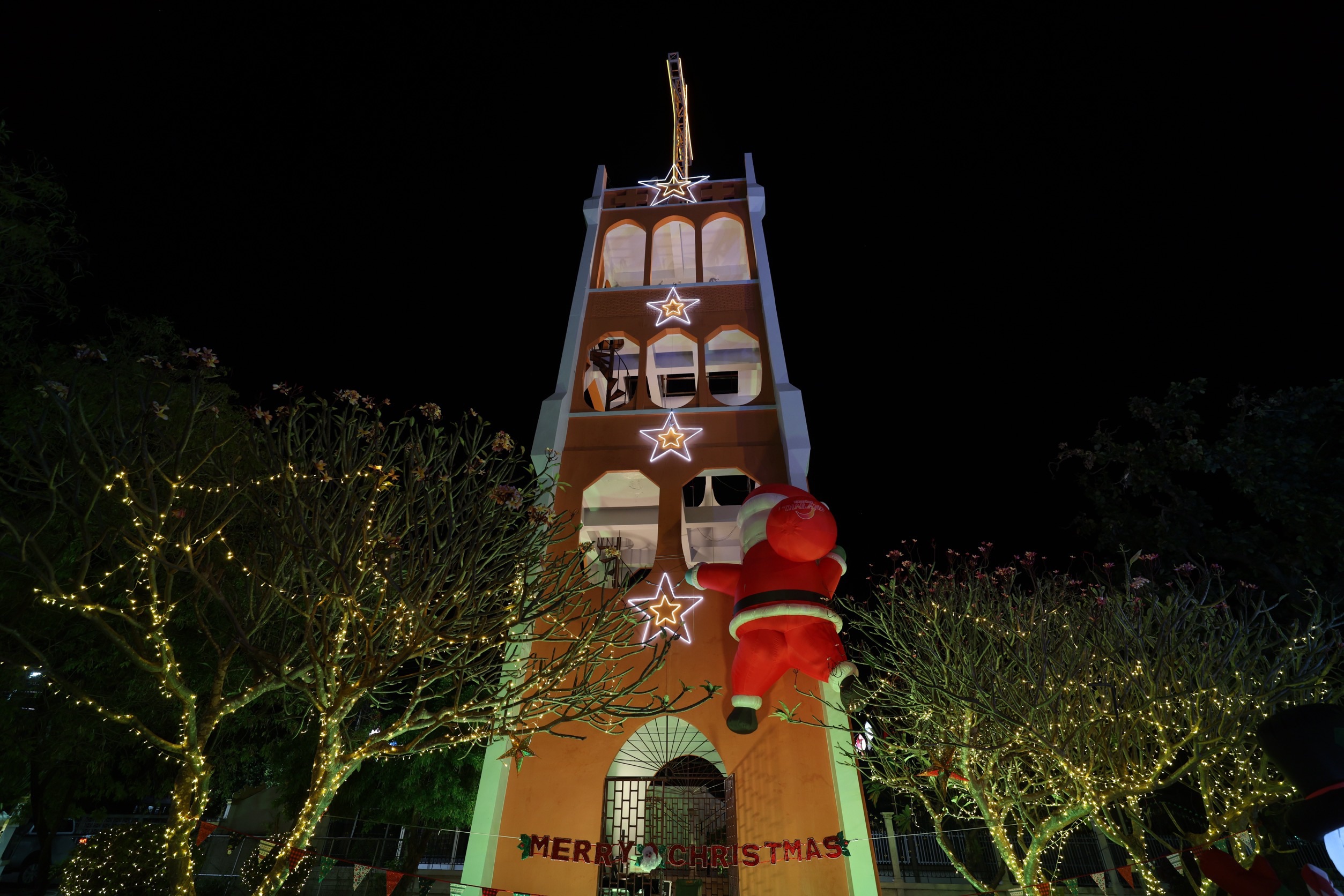 เทศกาลแห่ดาวคริสต์มาสท่าแร่ 