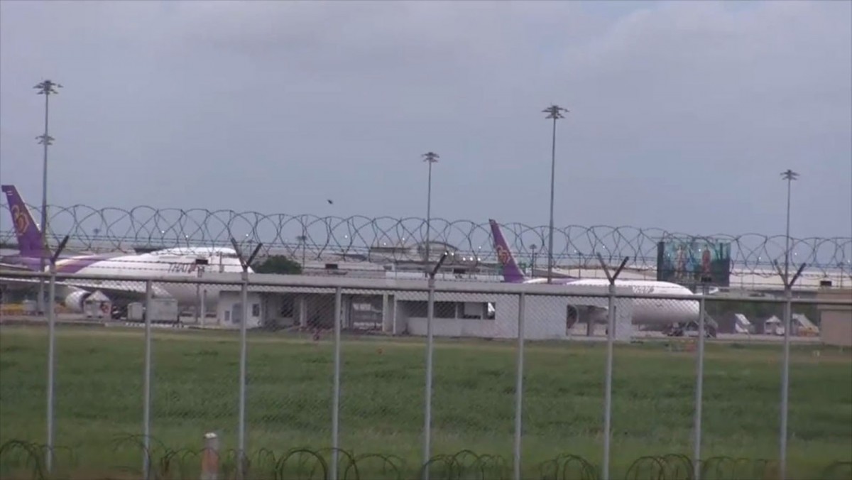 ผวาทั้งบางพลี วัตถุคล้ายโดรนนับสิบบินว่อนใกล้สุวรรณภูมิ ฝ่ายความมั่นคงเรียกประชุมด่วน