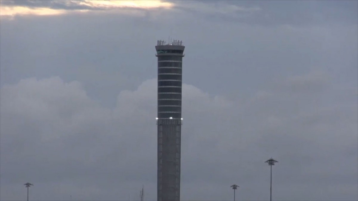 ผวาทั้งบางพลี วัตถุคล้ายโดรนนับสิบบินว่อนใกล้สุวรรณภูมิ ฝ่ายความมั่นคงเรียกประชุมด่วน