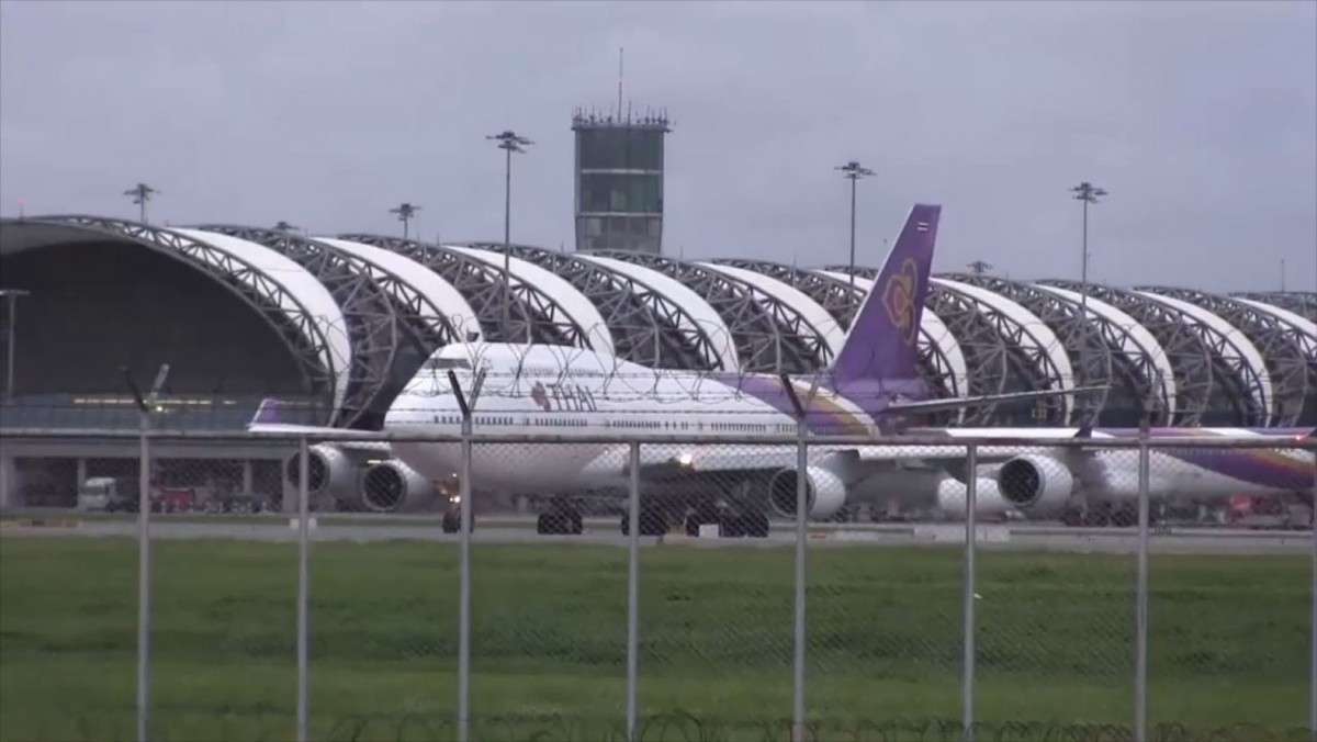 ผวาทั้งบางพลี วัตถุคล้ายโดรนนับสิบบินว่อนใกล้สุวรรณภูมิ ฝ่ายความมั่นคงเรียกประชุมด่วน