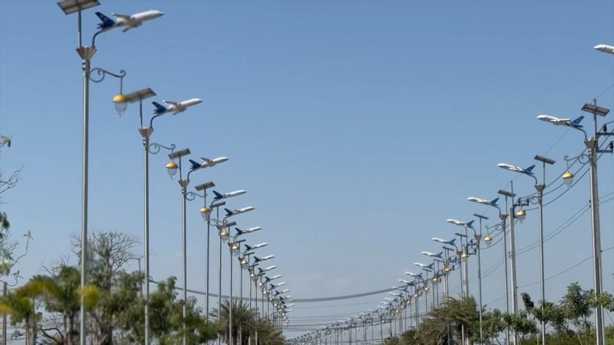 ผวาทั้งบางพลี วัตถุคล้ายโดรนนับสิบบินว่อนใกล้สุวรรณภูมิ ฝ่ายความมั่นคงเรียกประชุมด่วน