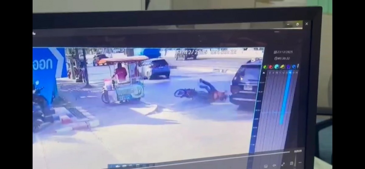 นนทบุรี วงจรปิด ปาฏิหาริย์หลวงปู่เอี่ยม คนขับรถ อบต.ท่าอิฐ รถพลิกคว่ำรอดชีวิต เมื่อเวลา 18.00 น วันที่ 23 ธันวาคม 68 ที่สนามหน้า อบต.ท่าอิฐ อ.ปากเกร็ด จ.นนทบุรี นายเชษฐา คุ้มป้อม อายุ 52 ปี คนขับรถประจำ อบต.ท่าอิฐ ได้เปิดเผยกับผู้สื่อข่าว ถึงอุบัติเหตุเมื