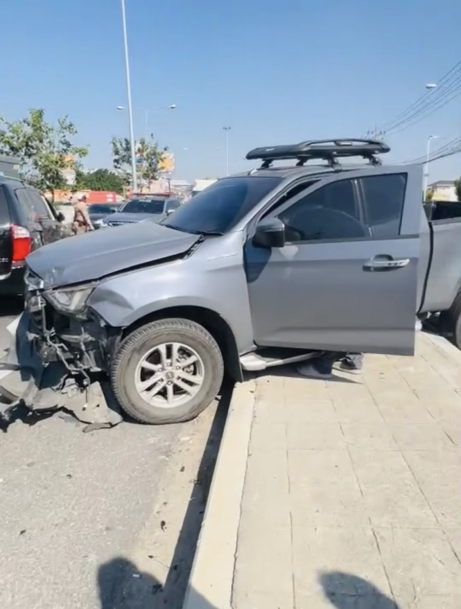 นนทบุรี วงจรปิด ปาฏิหาริย์หลวงปู่เอี่ยม คนขับรถ อบต.ท่าอิฐ รถพลิกคว่ำรอดชีวิต เมื่อเวลา 18.00 น วันที่ 23 ธันวาคม 68 ที่สนามหน้า อบต.ท่าอิฐ อ.ปากเกร็ด จ.นนทบุรี นายเชษฐา คุ้มป้อม อายุ 52 ปี คนขับรถประจำ อบต.ท่าอิฐ ได้เปิดเผยกับผู้สื่อข่าว ถึงอุบัติเหตุเมื