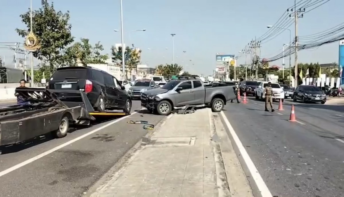 นนทบุรี วงจรปิด ปาฏิหาริย์หลวงปู่เอี่ยม คนขับรถ อบต.ท่าอิฐ รถพลิกคว่ำรอดชีวิต เมื่อเวลา 18.00 น วันที่ 23 ธันวาคม 68 ที่สนามหน้า อบต.ท่าอิฐ อ.ปากเกร็ด จ.นนทบุรี นายเชษฐา คุ้มป้อม อายุ 52 ปี คนขับรถประจำ อบต.ท่าอิฐ ได้เปิดเผยกับผู้สื่อข่าว ถึงอุบัติเหตุเมื