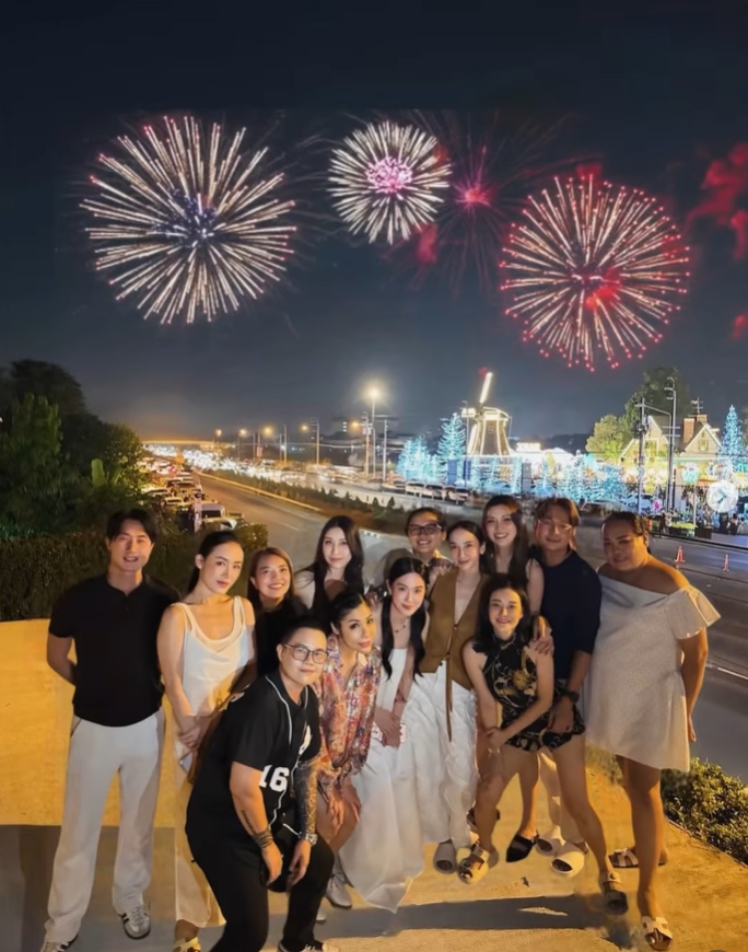 เมย์ เฟื่องอารมย์