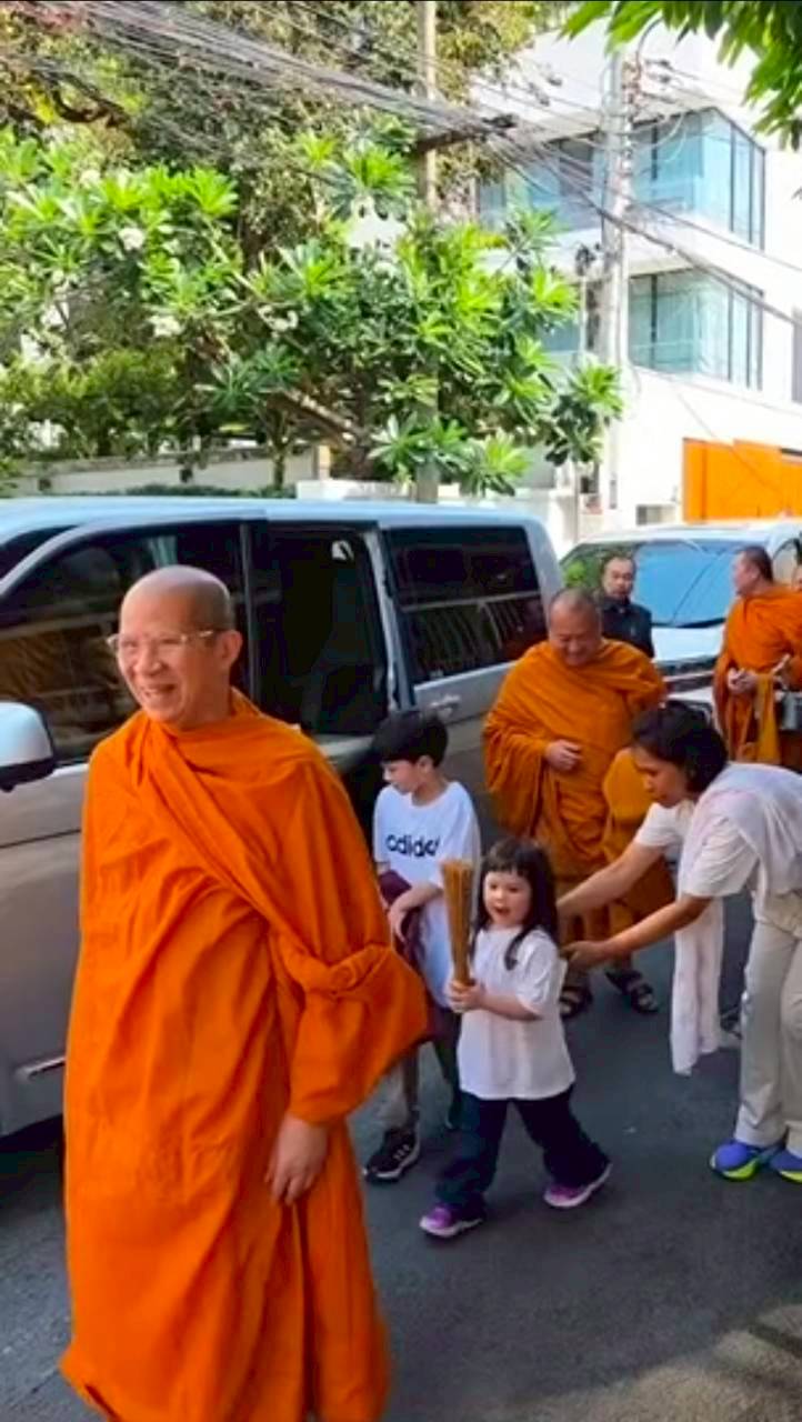 ชมพู่ อารยา