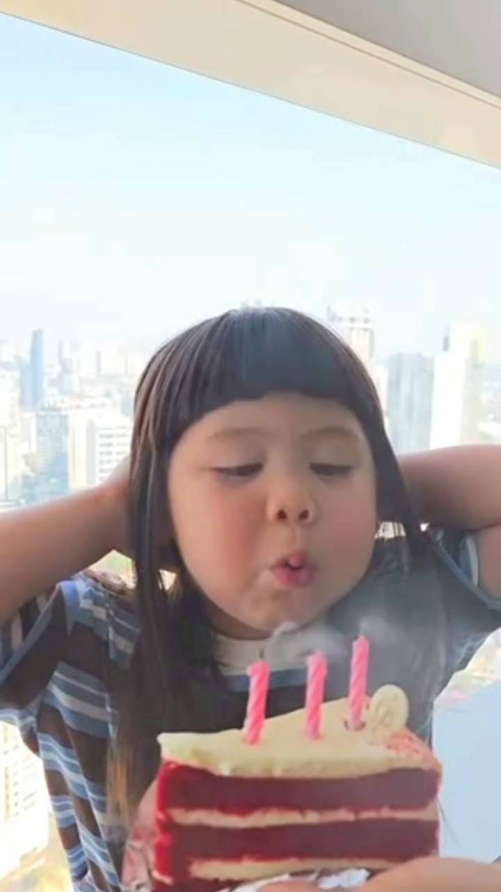 ชมพู่ อารยา